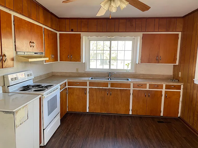 502 E Barnard St — Photo 8