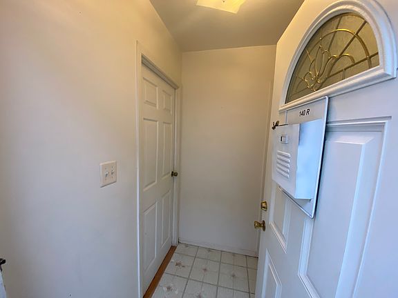 4th image of 140 Fieldstone Rd Floor 2