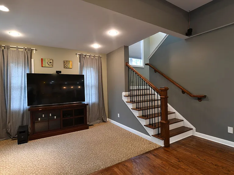 106 Manlyn Dr — Photo 35