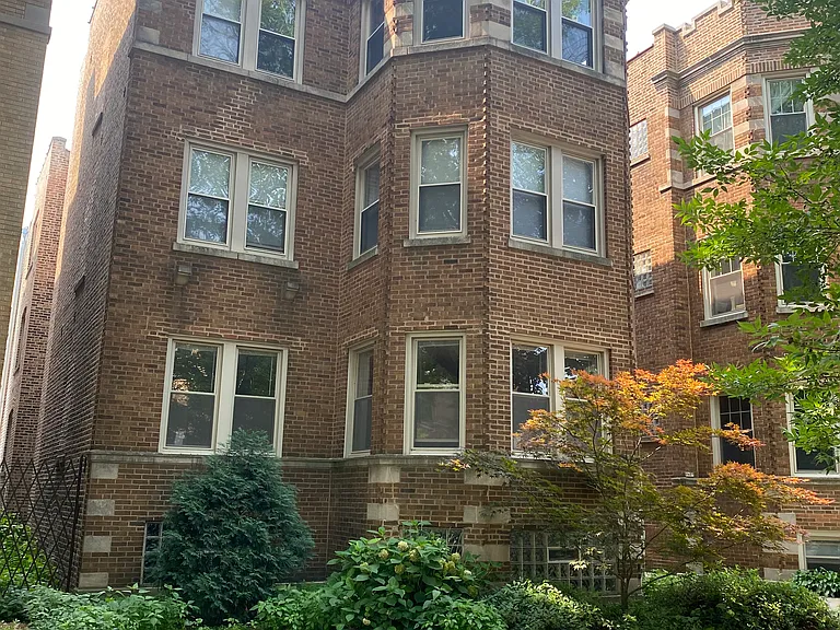 2025 W Berwyn Ave #2 — Photo 1