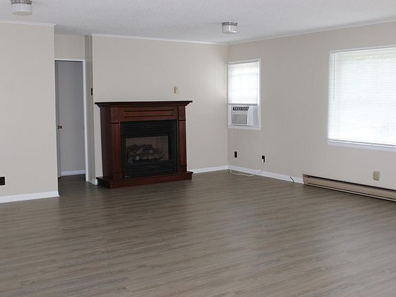 Large family room with full bath and walk in closet, possible master suite