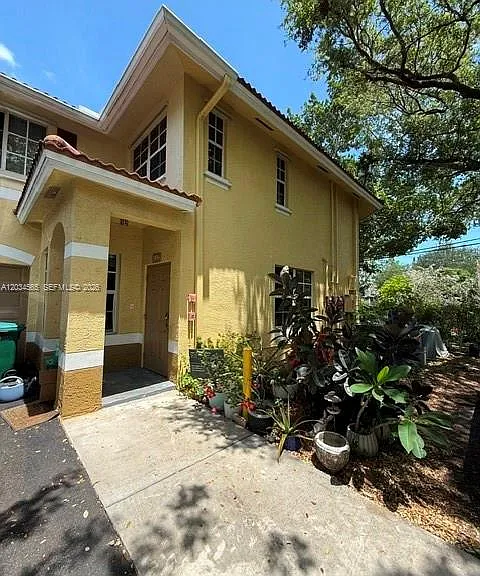 8900 NE 8th Ave #1109 — Photo 1