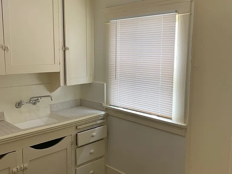 546 Cedar Ave #B — Photo 16
