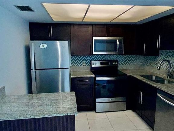 3rd image of 4129 Oak Terrace Dr