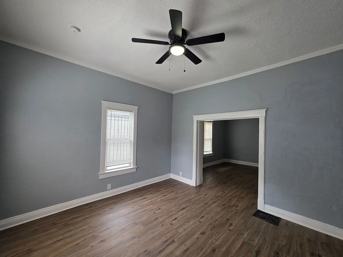 Comfortable 3-Bedroom Home with Private Upstairs Suite — Photo 2