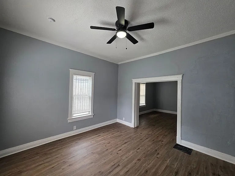2534 Norton Ave — Photo 2