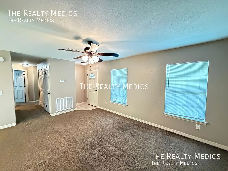 Amazing 3 Bedroom, 2 Bathroom Home In Ocala!! — Photo 4