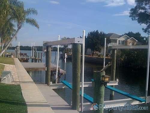 1st image of 164 Carlyle Dr