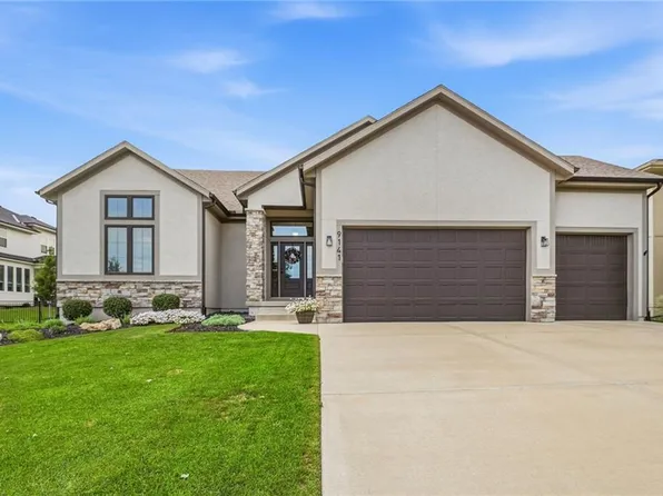 9141 Carbondale St, Lenexa, KS 66227