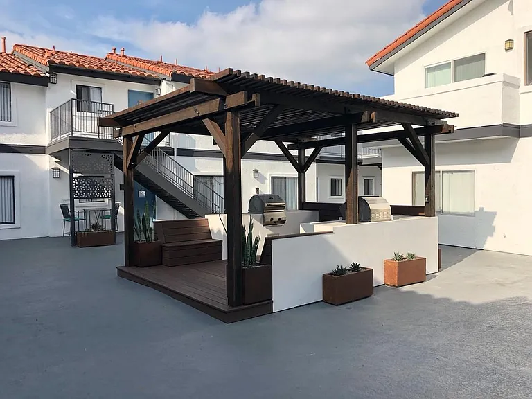 Calabria Apartments — Photo 8