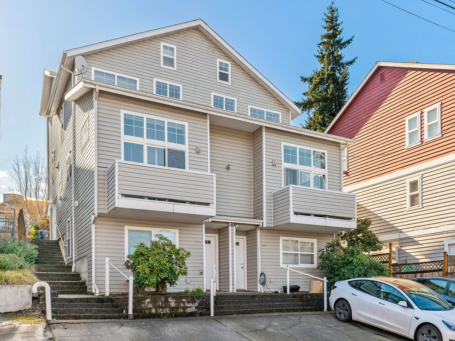 Beautiful 3-Bedroom Townhome with In-Unit Washer/Dryer, Off-Street Parking & Convenient Queen Ann... — Photo 2