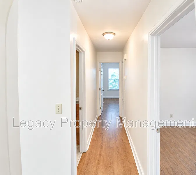 3 bed, 2.0 bath, 1250 sqft, $1,650 — Photo 4