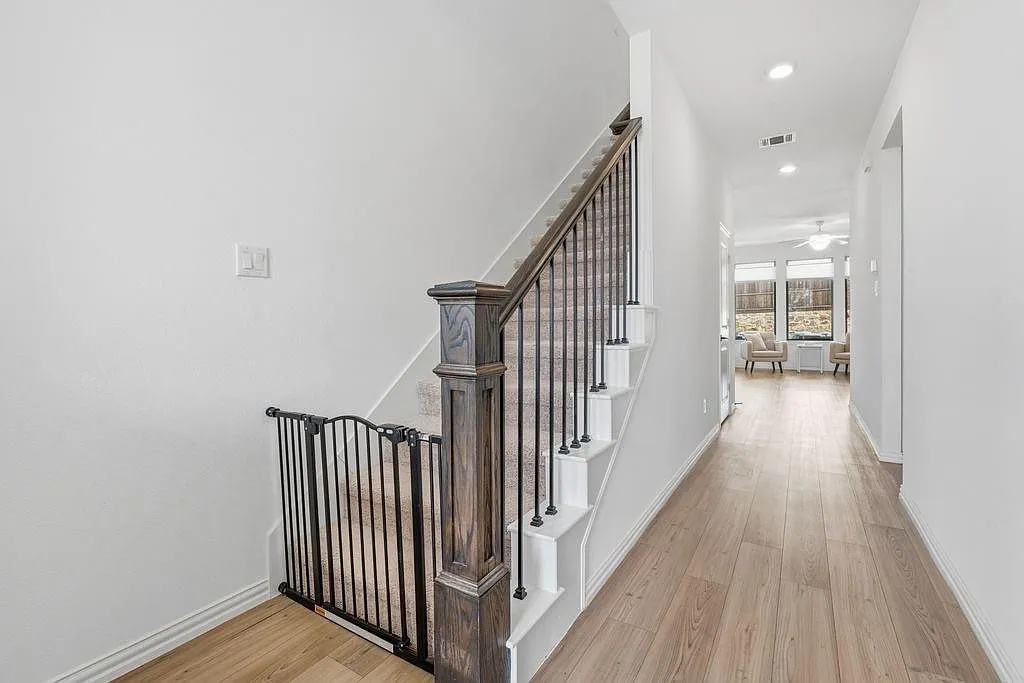 5 bed, 2546 sqft, $3,350 — Photo 3