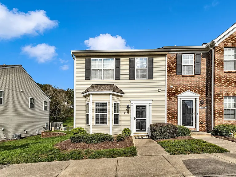2720 Gross Ave — Photo 2