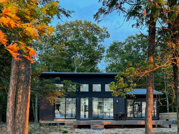 7489 N Lake Shore Dr, Harbor Springs, MI 49740
