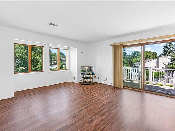 3rd image of 523 Bainbridge Dr APT 41