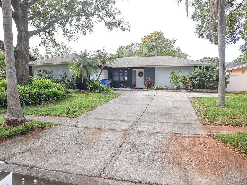 1st image of 16304A Oakmanor Dr