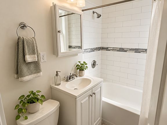 4th image of 11 Brainerd Rd #2