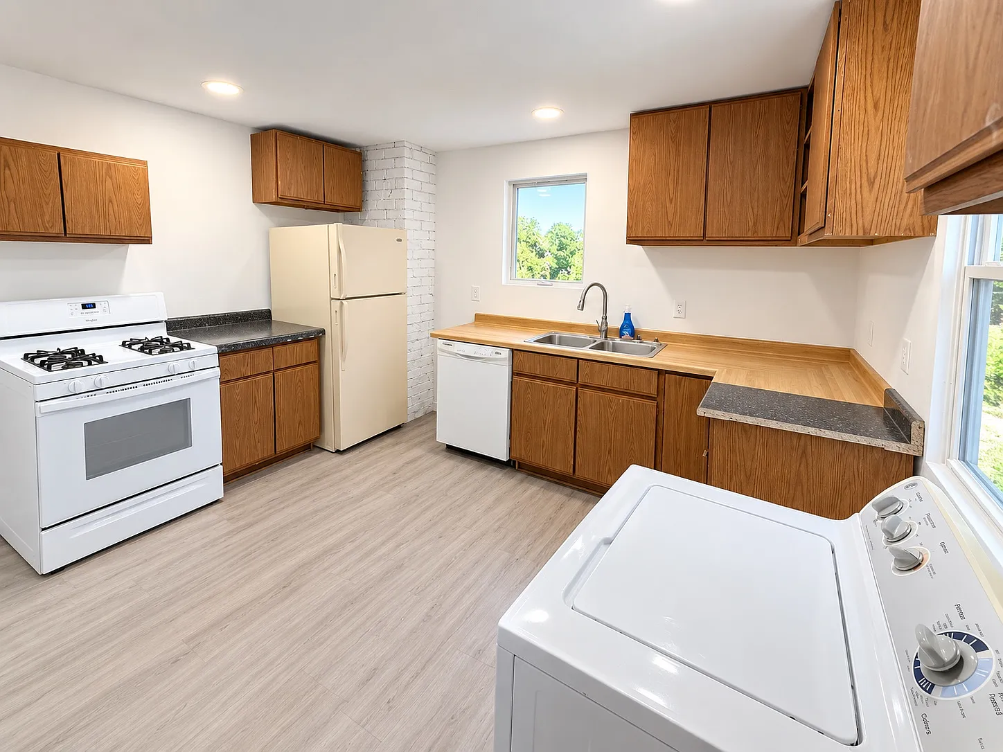 3 bed, 1045 sqft, $1,200 — Photo 2