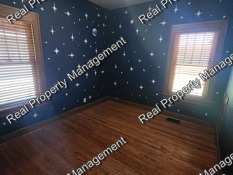 822 Jefferson St — Photo 9