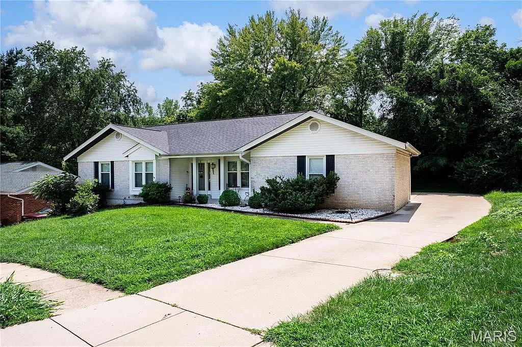 4 bed, 2.0 bath, 1888 sqft, $3,500 — Photo 3