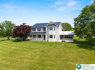 39 Kempton Rd, Mertztown, PA 19539