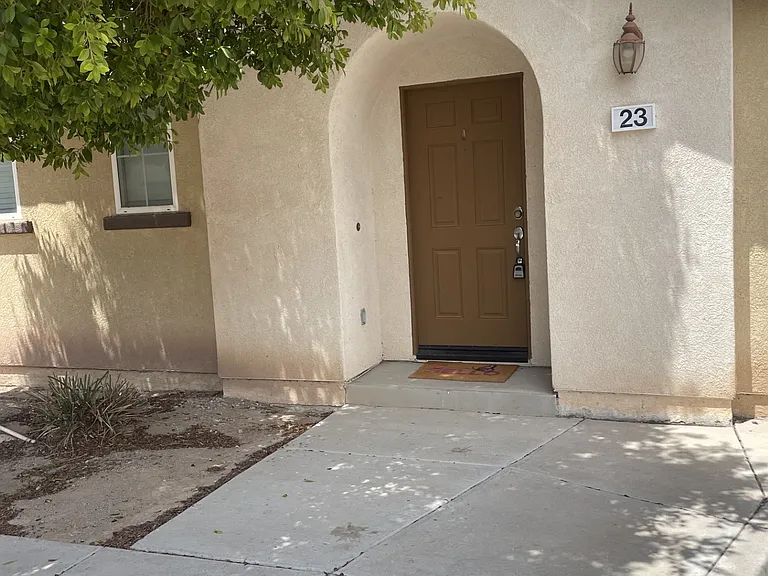 642 W Brewer Rd #23 — Photo 2