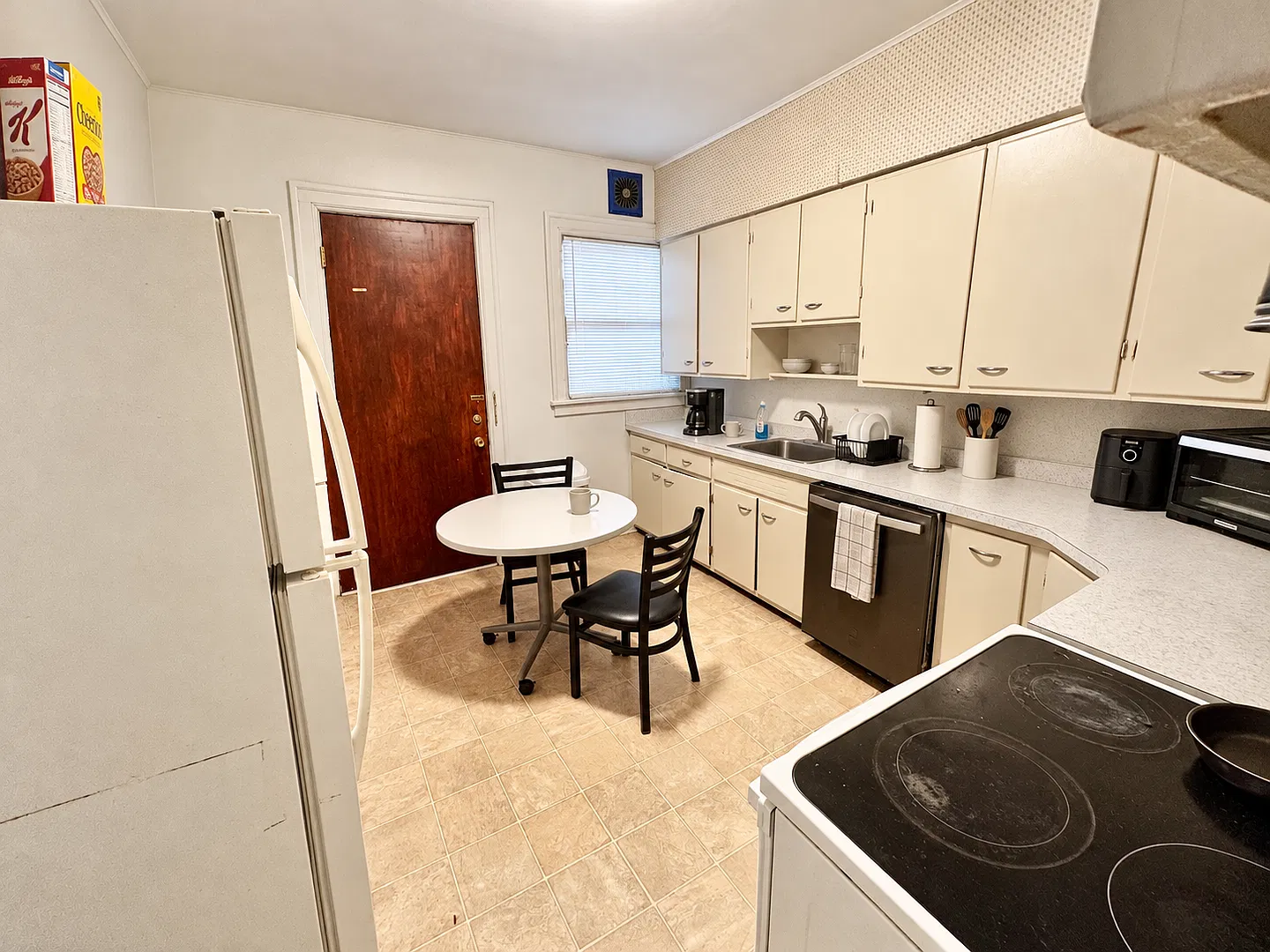 1039 Baldwin - Varsity Management — Photo 4