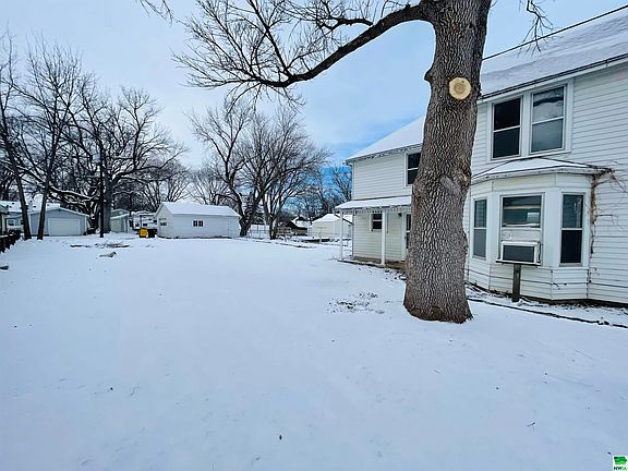3rd image of 1821 S Lemon St