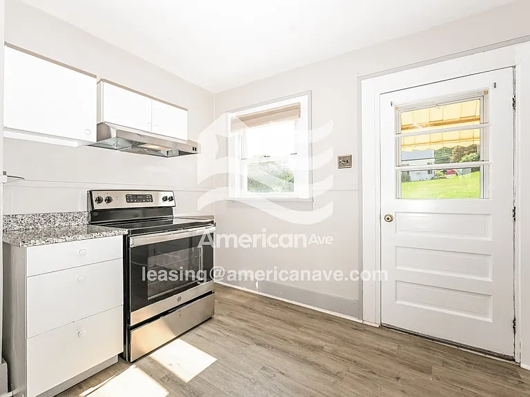 1394172_005_kitchen_7.jpg