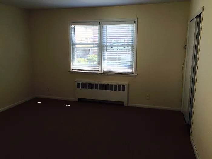 3 bed, 1000 sqft, $3,700 — Photo 2