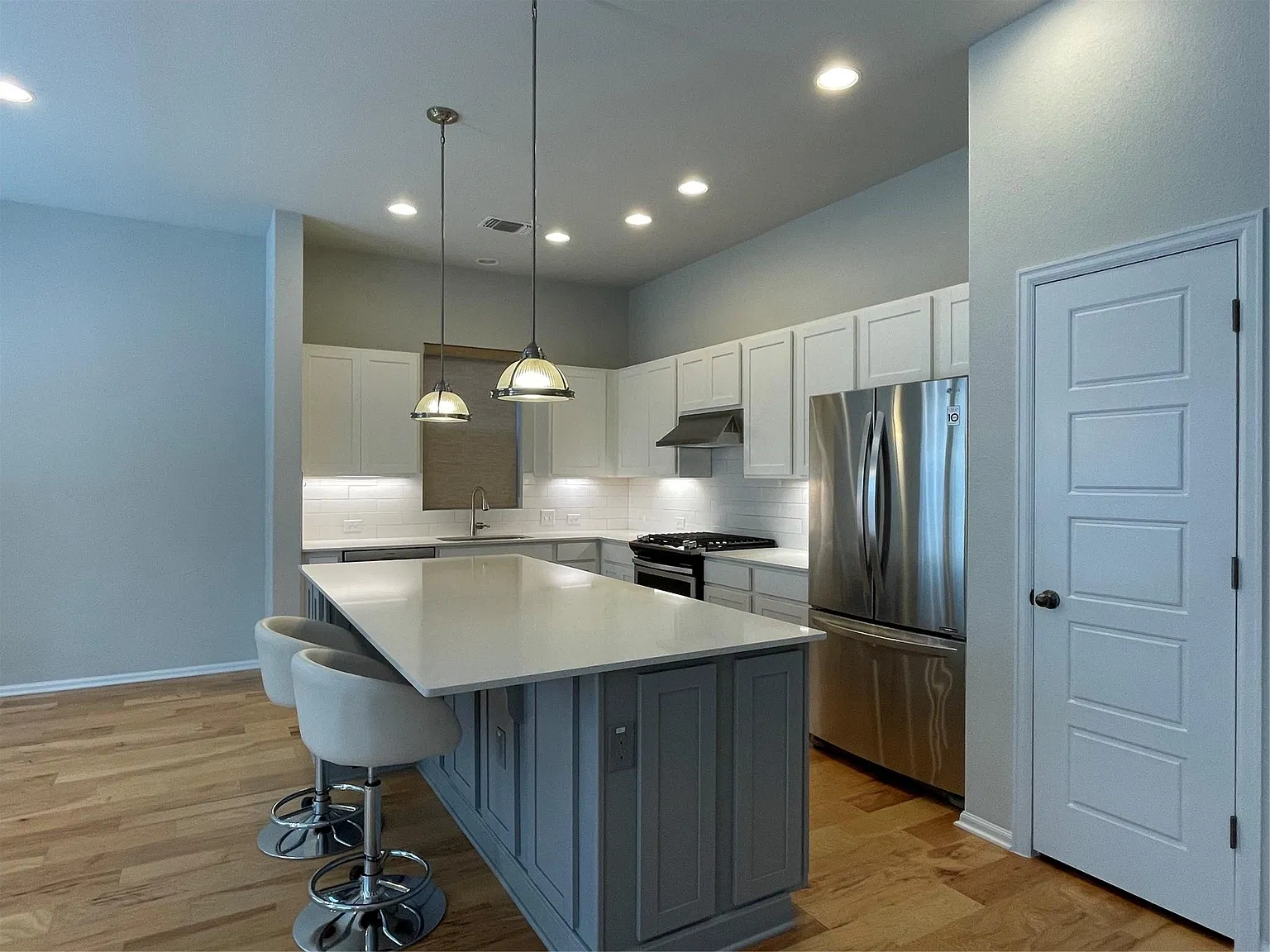 3 bed, 2.5 bath, 1771 sqft, $2,495 — Photo 2