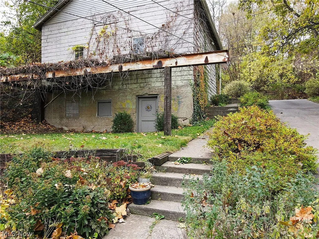 3 bed, 1.5 bath, 1353 sqft, $2,650 — Photo 4