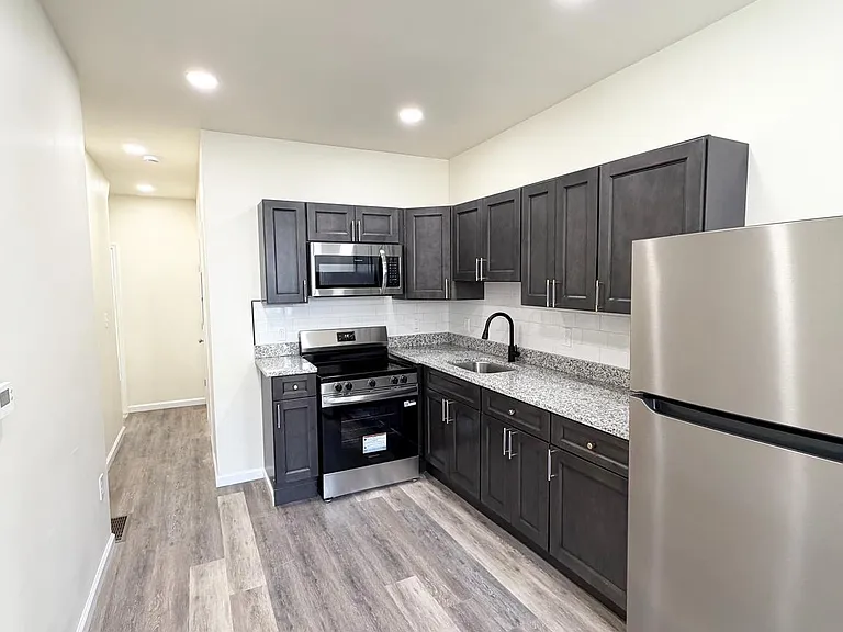 240 W Ontario St #1 — Photo 3