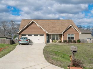4 Fast Ln, Seale, AL 36875