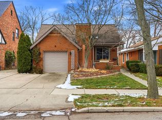 466 Touraine Rd, Grosse Pointe Farms, MI 48236