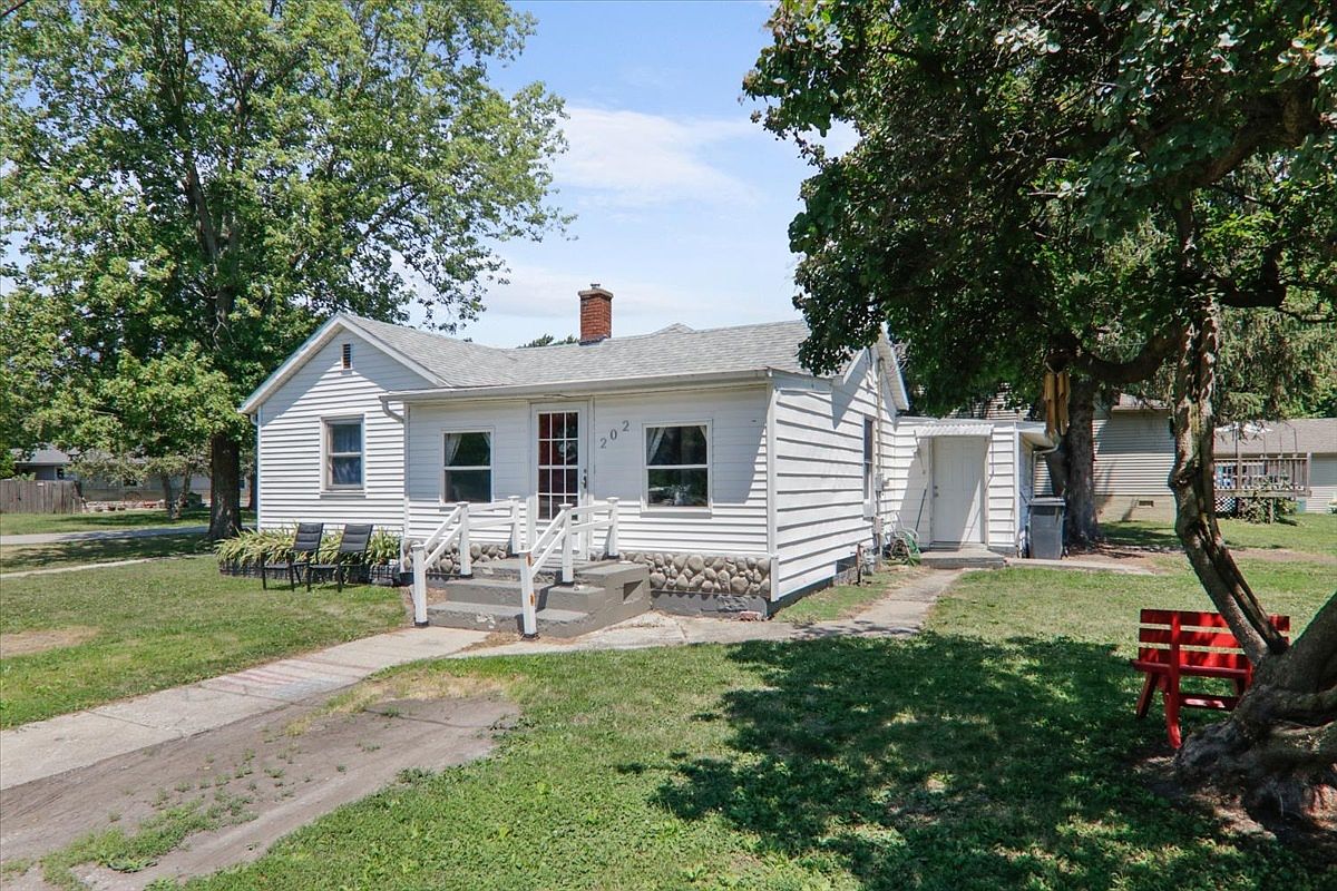 202 E Locust St, Tolono, IL 61880 Zillow