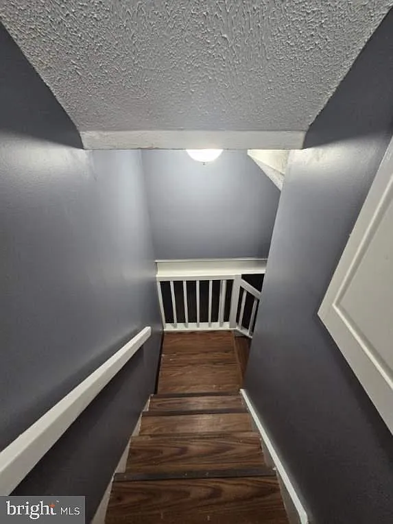 3 bed, 3.5 bath, 1372 sqft, $2,550 — Photo 4