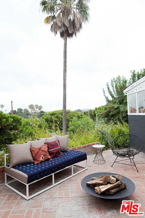 3 bed, 1.0 bath, 1245 sqft, $8,500 — Photo 2