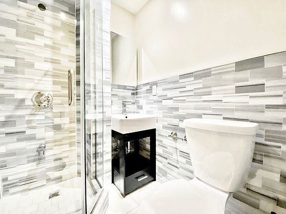 5th image of 961 Columbus Ave #5D