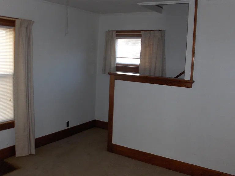 927 Forest Ave — Photo 3