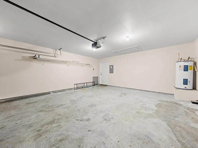 275 Limestone Cir — Photo 31