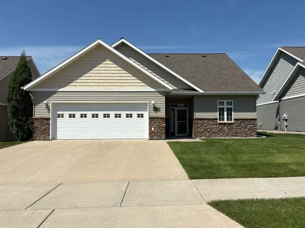 909 Sycamore Ave SE, Minot, ND 58701