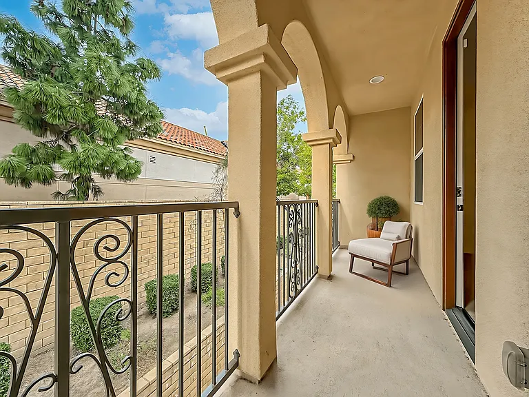 389 Castiano St — Photo 35
