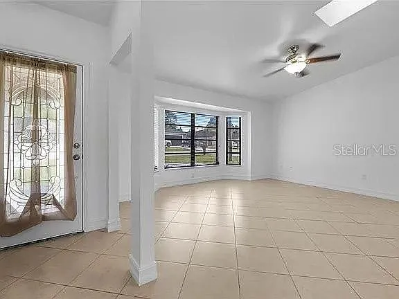 367 Mendoza St — Photo 9