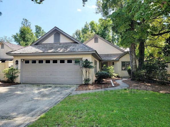 1811 Prestwick Close