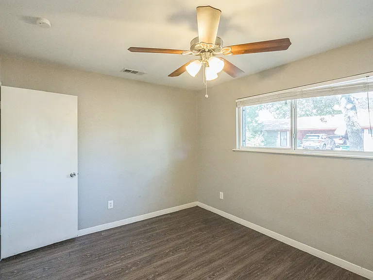 5009 Brighton Rd — Photo 7