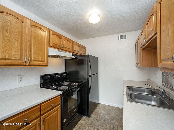 5th image of 2612 Tree Ridge Ln NE