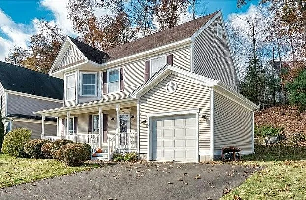 53 Village Ln — Photo 3