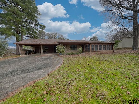 3rd image of 203 Texas Dr